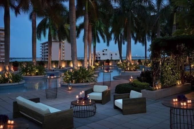 2 Connecting Suites at a 5️ Hotel, Hotel in Miami