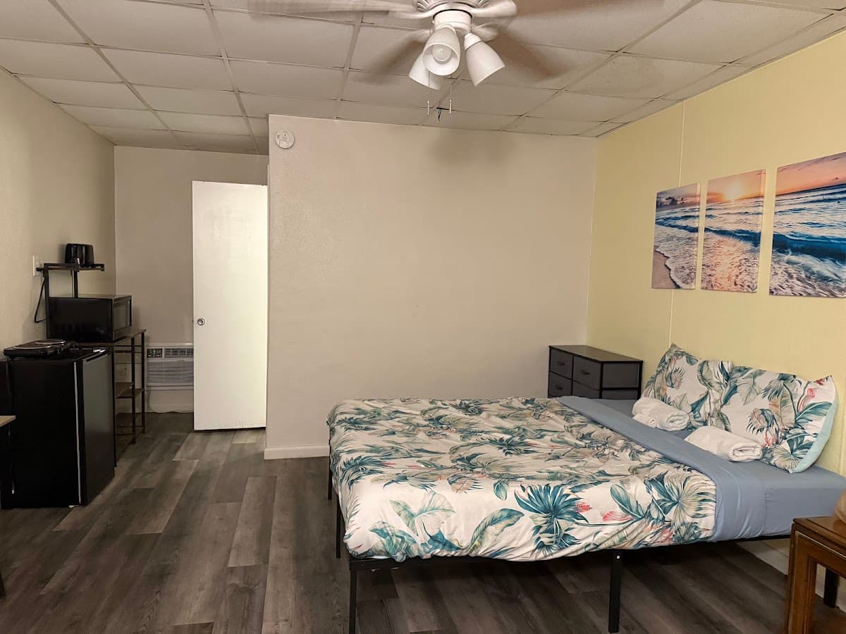 Sebastian Gardens Inn & Suites, Hotel in Micco