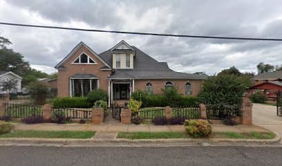 Private Pool and Renovated Home, Hotel in Midfield