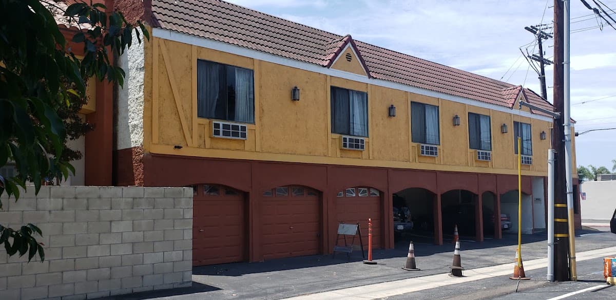 Palms Courtyard Inn, Hotel in Midway City