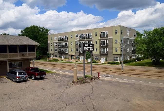 Snelling Lodge, Motel in Longfellow Community