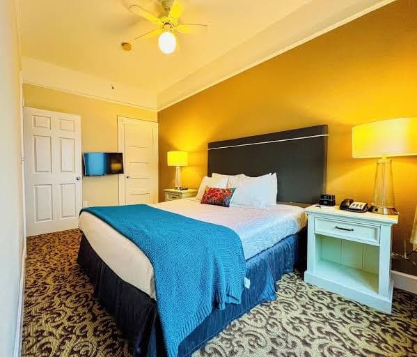 Living Room With 2 Bed Rooms Suite,Central Motel in SOMA,Free Parking,Breakfast, Motel in San Francisco