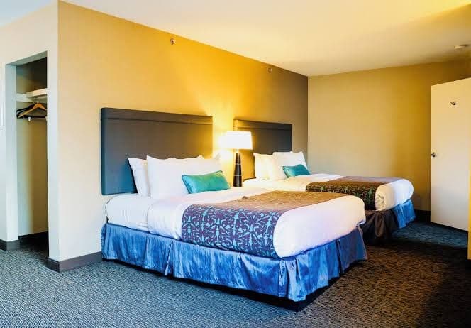 Suite Room in SF Motel SF,2 Queen Beds with Living Room,Free Parking, Breakfast, Motel in San Francisco
