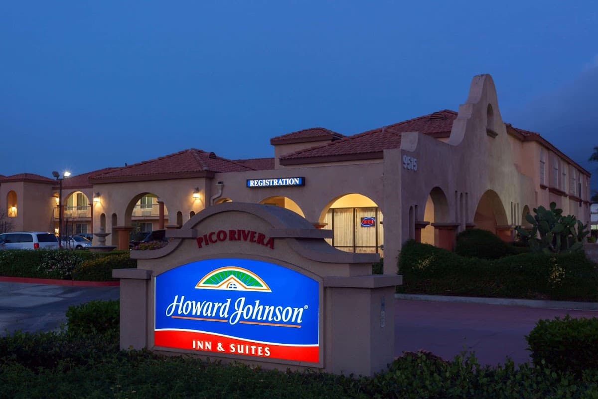 Howard Johnson by Wyndham Pico Rivera Hotel & Suites, Hotel in West Whittier-Los Nietos