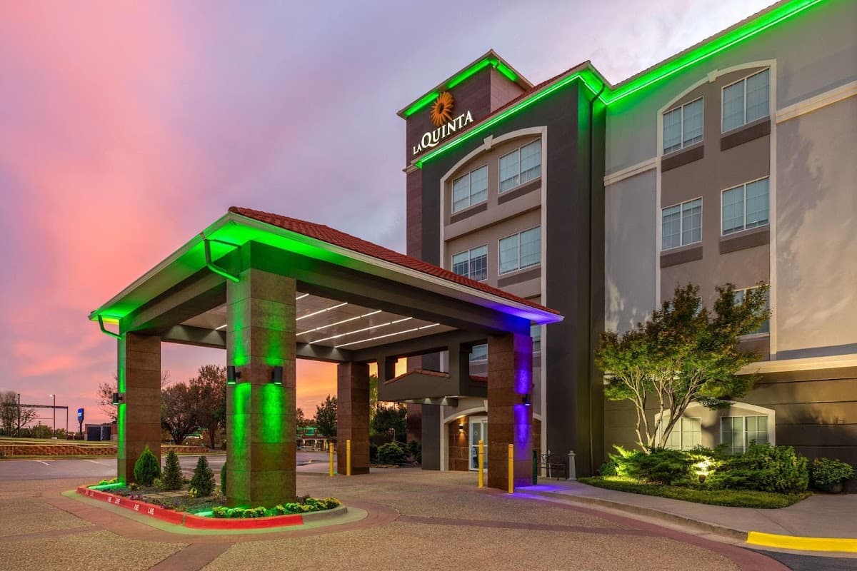 La Quinta Inn & Suites by Wyndham Oklahoma City - Moore, Hotel in Moore