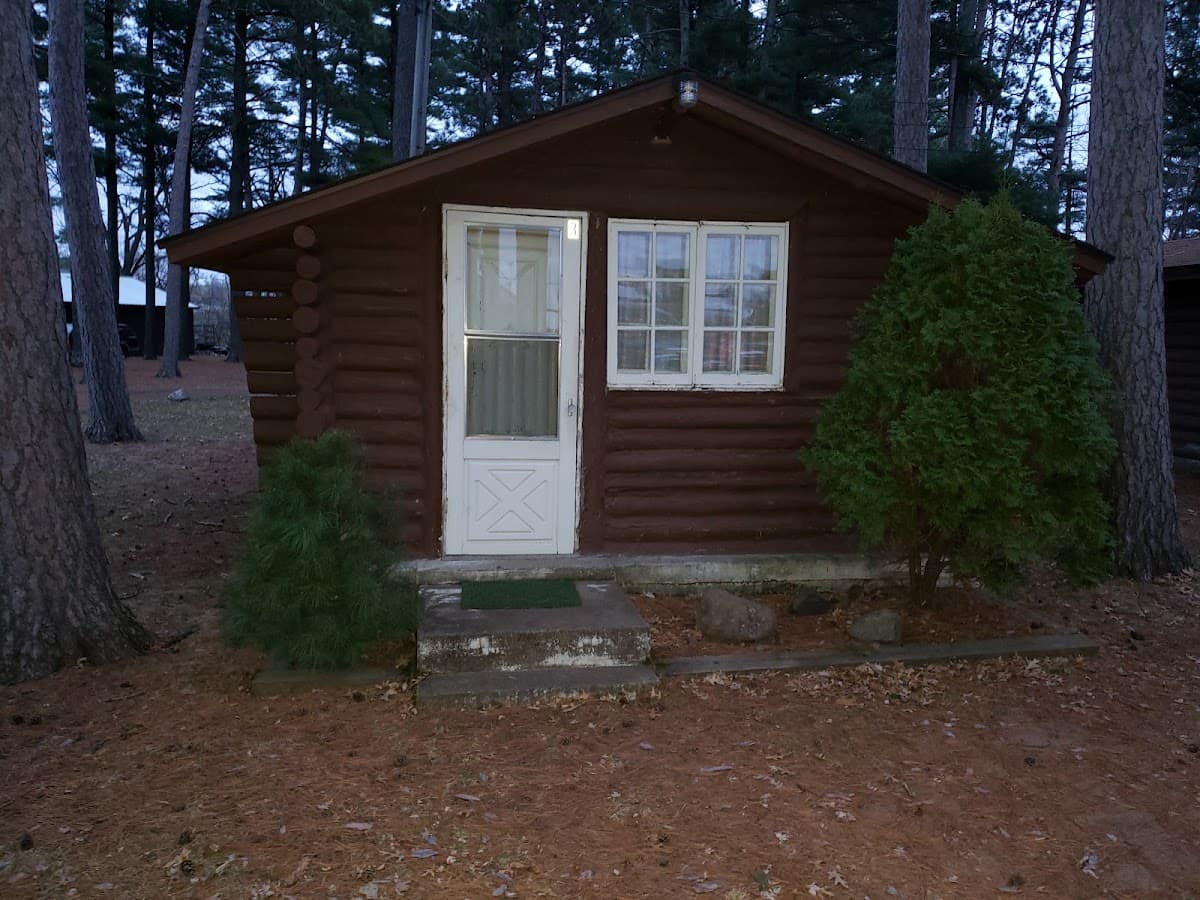 Pine Grove, Motel in Mora