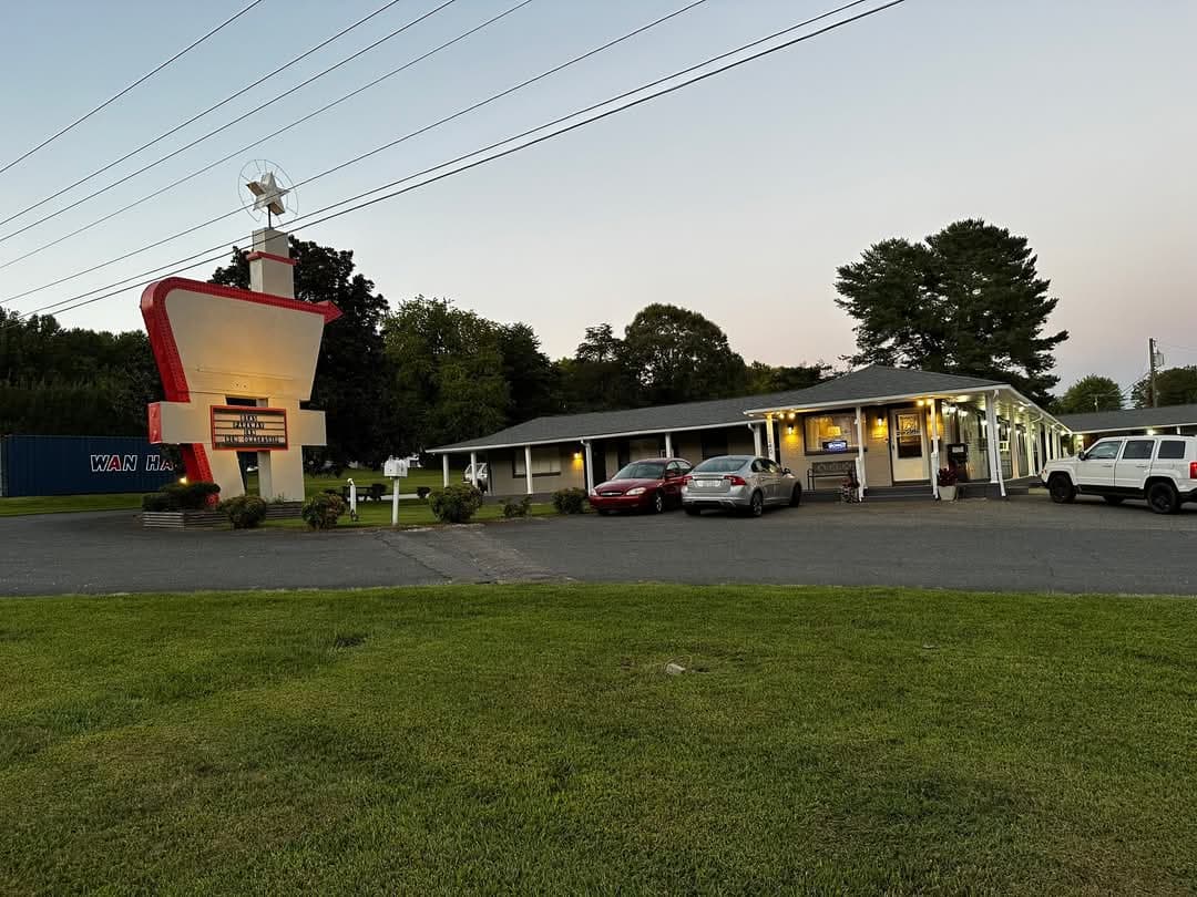 Bea's Parkway Inn, Hotel in Toast