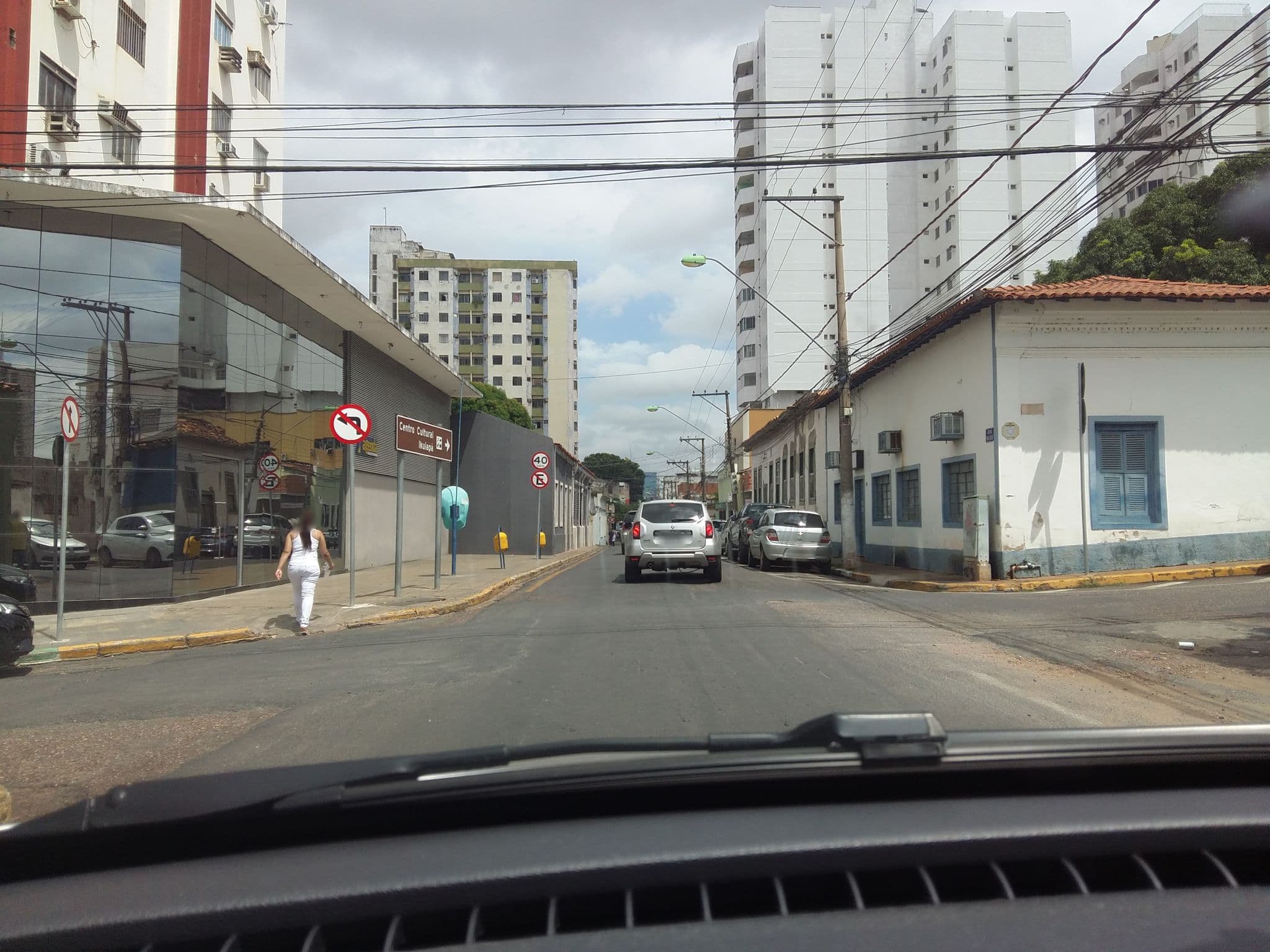 Street view near Hostel Ya Dudu e Bistro, Cuiabá — © thiagoeriksson (CC BY-SA · Mapillary)