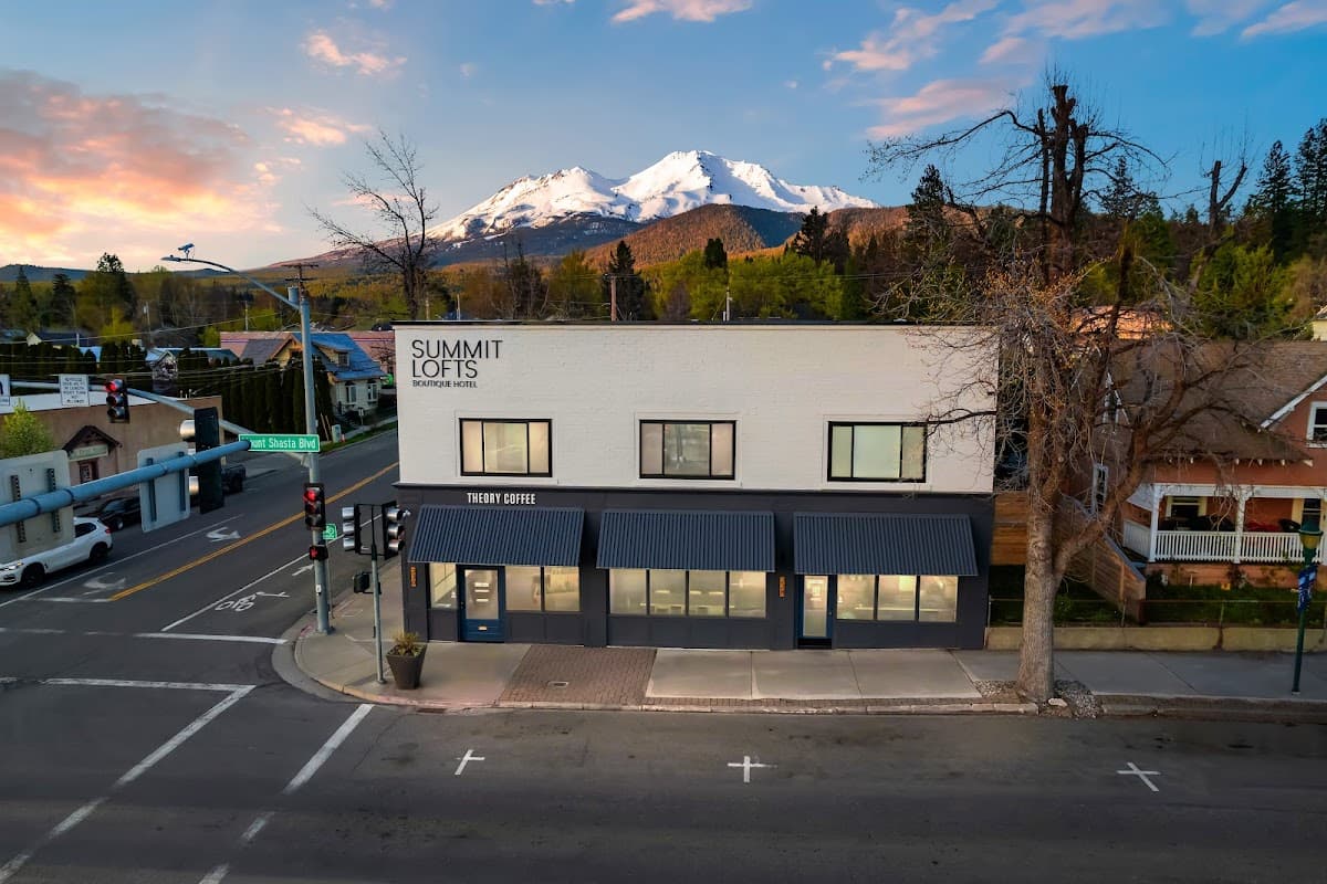 Summit Lofts Boutique Hotel, Hotel in Mount Shasta