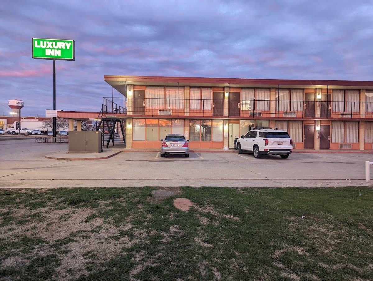 Luxury inn, Motel in Mustang
