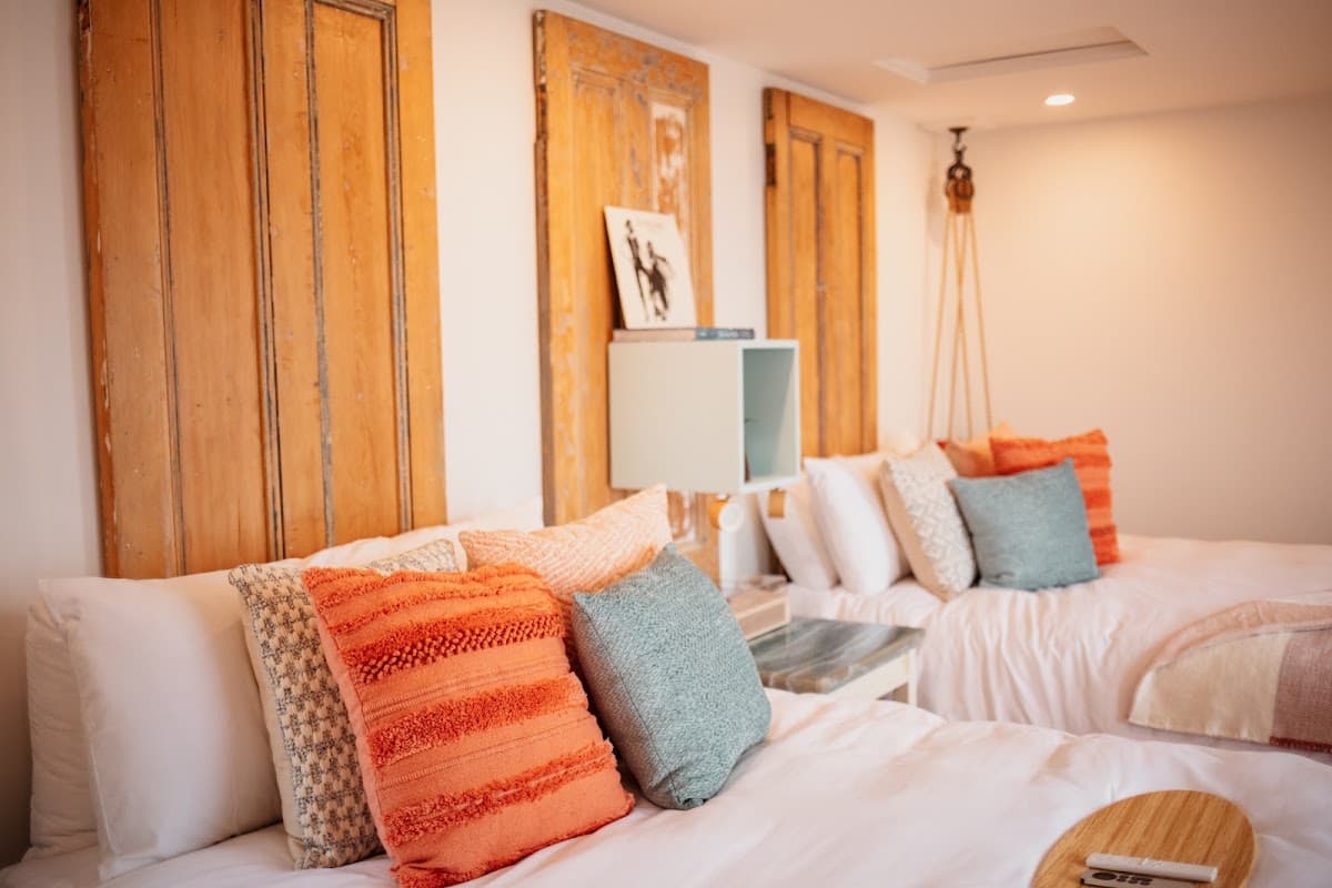 The Surf Shack : Bar, Restaurant & Hotel, Hotel in Narragansett Pier