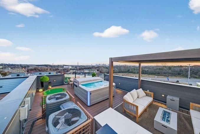 4BR Twilight Lane with Pool and Hot Tub, Guesthouse in Nashville