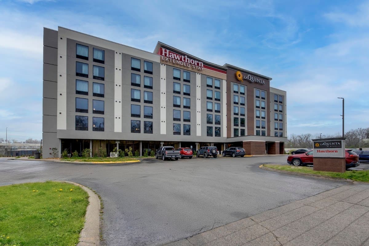 La Quinta Inn & Suites by Wyndham Nashville Airport/Opryland, Hotel in Hermitage