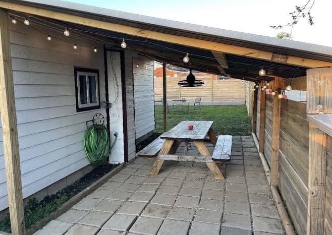 Newly Remodeled! Grab-n-Go Breakfast @ The Guesthouse Nashville, Guesthouse in Belle Meade