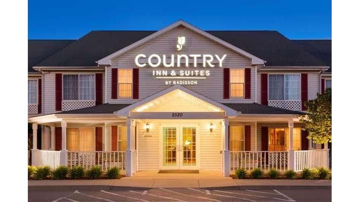 Country Inn & Suites by Radisson, Nevada, MO, Hotel in Nevada