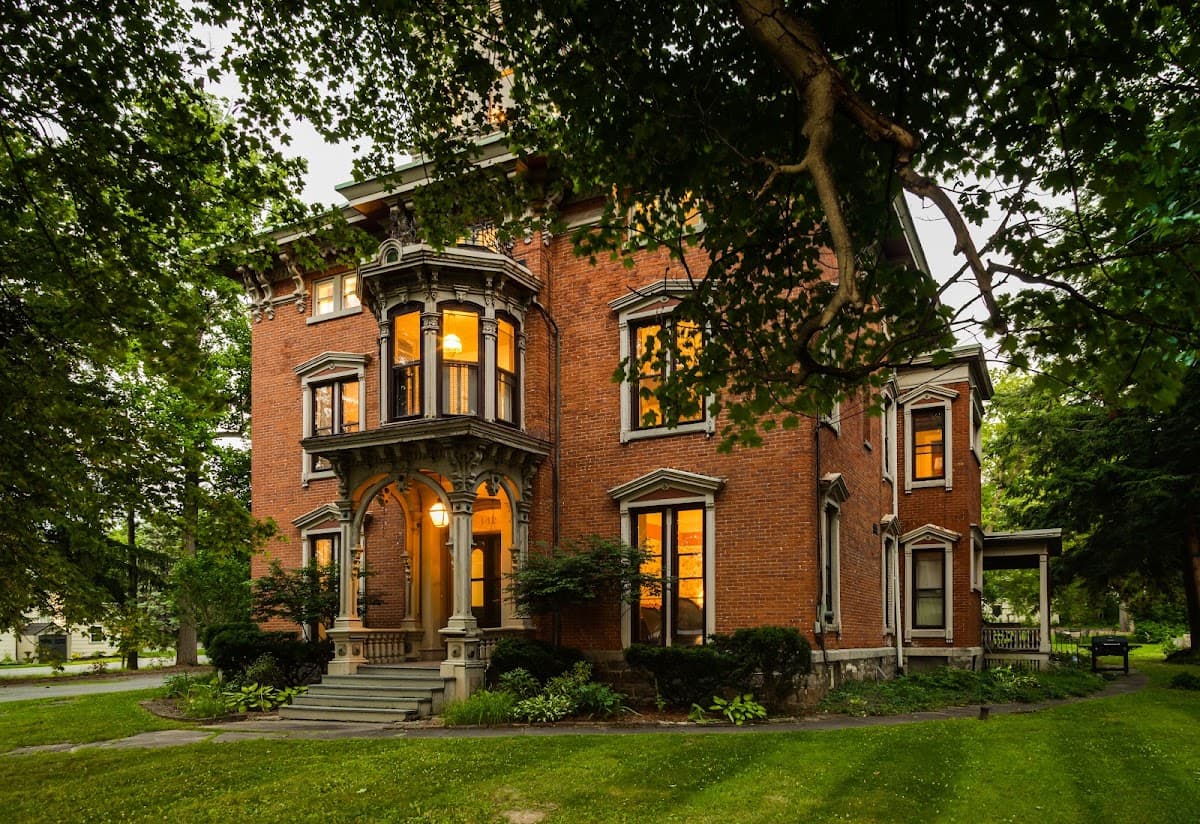 Rosemont Inn Bed & Breakfast, Bed & Breakfast in Utica
