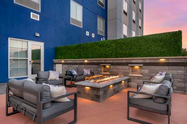 Comfort Suites Richmond East, Hotel in New Paris