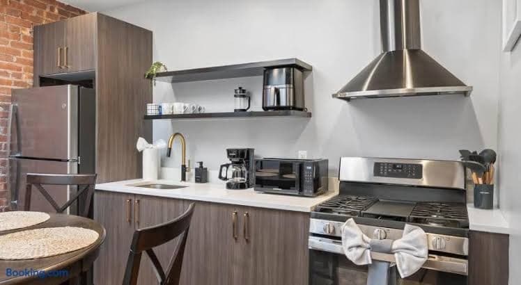2BR w/ Patio Metlife Stay | Near NYC, Views & PATH, Hotel in Hoboken