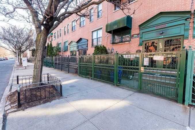 Two Bedrooms Apartment Manage And Supervise By Host Endless Features Amenities Dishwasher Washer Dryer Best WIFI Internet Services By Verizon Fios 960 Upload 960 Download Bi Monthly Free Housekeeping , Holiday Home in Bushwick