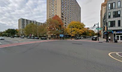 Private BR | EWR | NYC Path Train (A), Hotel in Newark