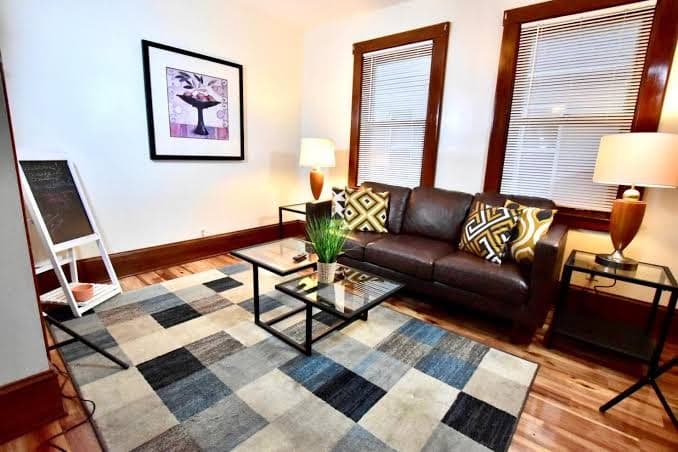 The House Hotels - W47th 1 Back House - Apartment, Hotel in Clark-Fulton