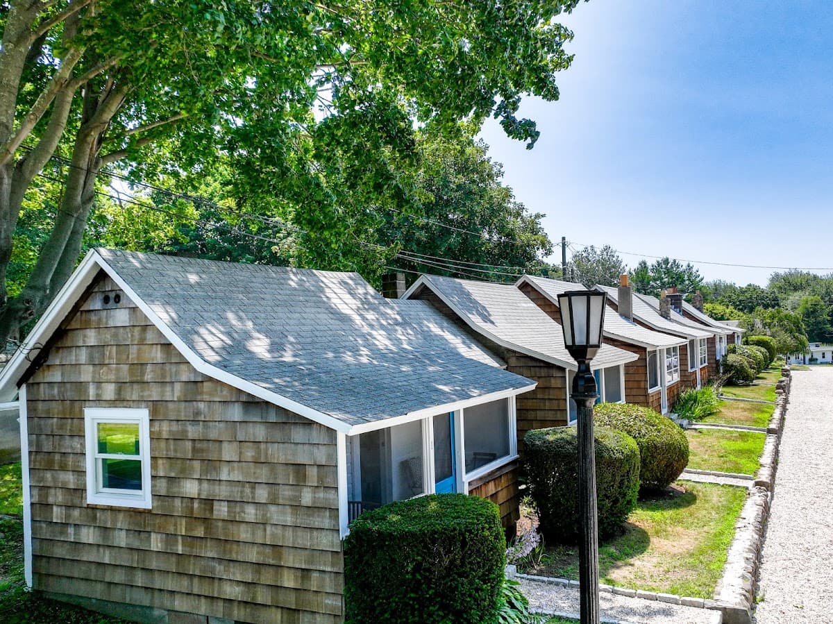 Marina Bay Cottages, Hotel in Niantic