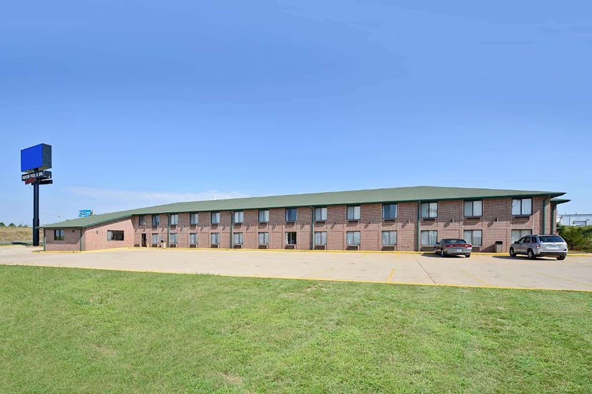 Days Inn by Wyndham Ozark Springfield, Hotel in Ozark