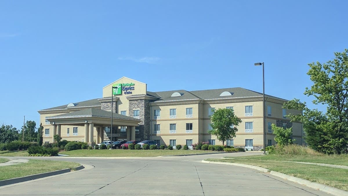 Holiday Inn Express & Suites Newton by IHG, Hotel in North Newton
