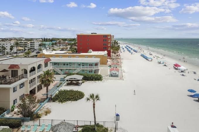 Redington Surf Resort 14 Quaint Beach Front Condo Motel, Motel in Redington Shores