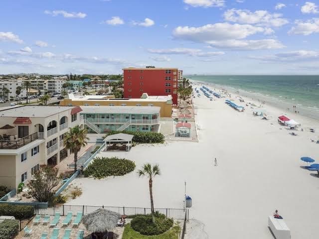 Redington Surf Resort 04 Quaint Beach Front Condo Motel, Motel in Redington Shores