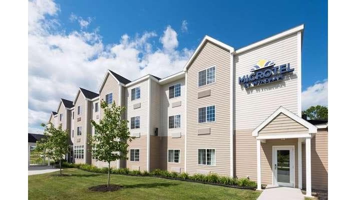 Microtel Inn & Suites by Wyndham Windham, Hotel in North Windham