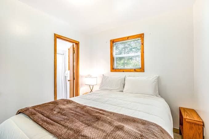 Quaint motel suite with kitchenette, golf nearby, and sofa bed, Motel in Ocean Park
