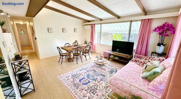 Oceanfront Stay w/ AC, BBQ, Washer/Dryer & Kitchen - Entire Place, Holiday Home in ‘Ewa Beach