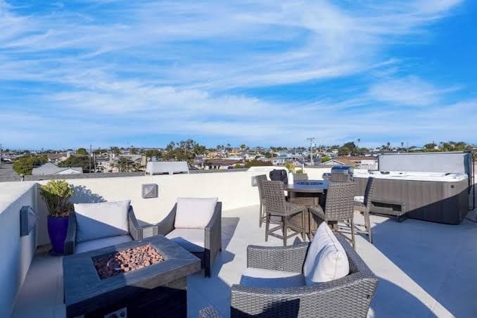 Sunset Serenity by Avantstay Rooftop w/ Hot Tub & Fire Pit, 3 Blocks to Beach!, Holiday Home in Grover Beach