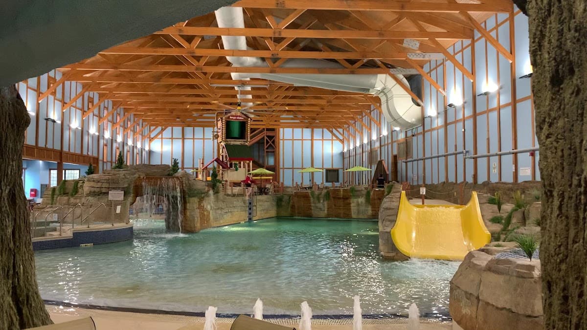 Grand Bear Resort at Starved Rock, Resort in Oglesby