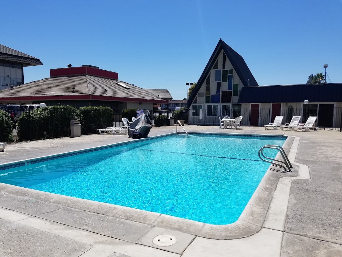 Economy Inn "NEWLY REMODELED", Motel in Old Fig Garden