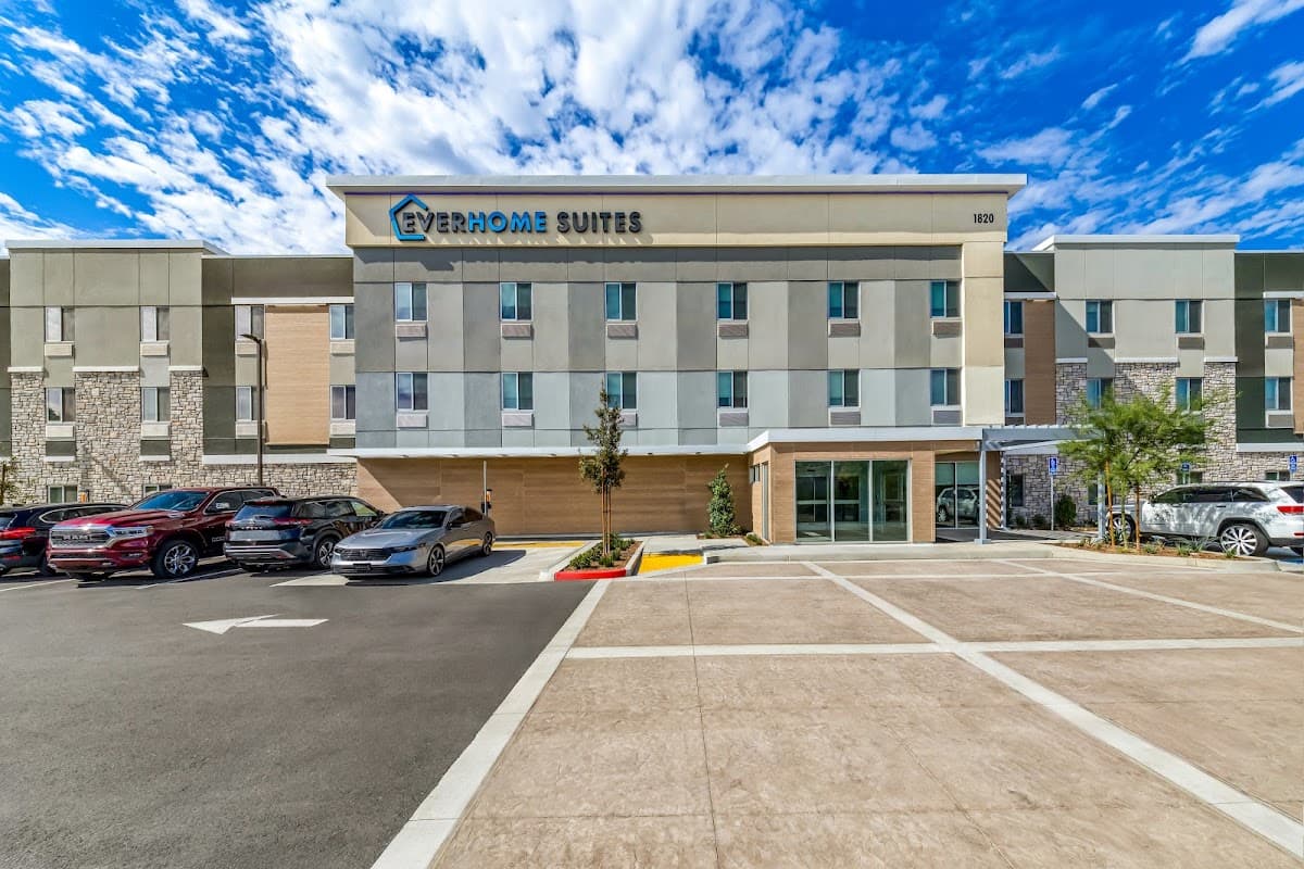 Everhome Suites Ontario Airport, Aparthotel in Ontario