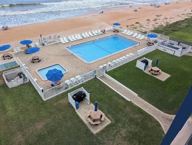 Traders Inn Beach Club, Resort in Ormond-by-the-Sea