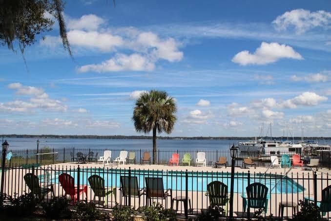 Crystal Cove Riverfront Resort & Suites Palatka, Hotel in Palatka