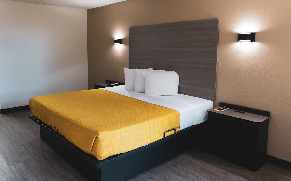 Express Inn & Suites, Hotel in Palestine