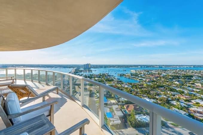 Ritz Carlton Beach Residence - Hotel Amenities ★★★★★ by Guaranteed Rental, Hotel in Palm Beach Shores