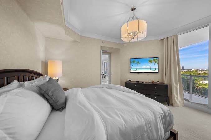 Ritz Carlton Beach Residence by Guaranteed Rental, Hotel in Palm Beach Shores
