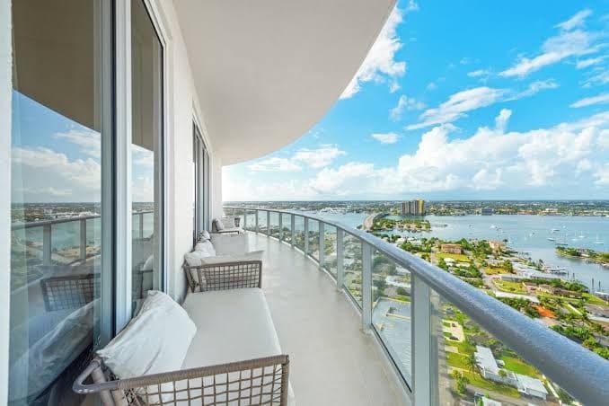 Ritz-Carlton Oceanfront Penthouse - Hotel Amenities ★★★★★ by Guaranteed Rental, Hotel in Palm Beach Shores