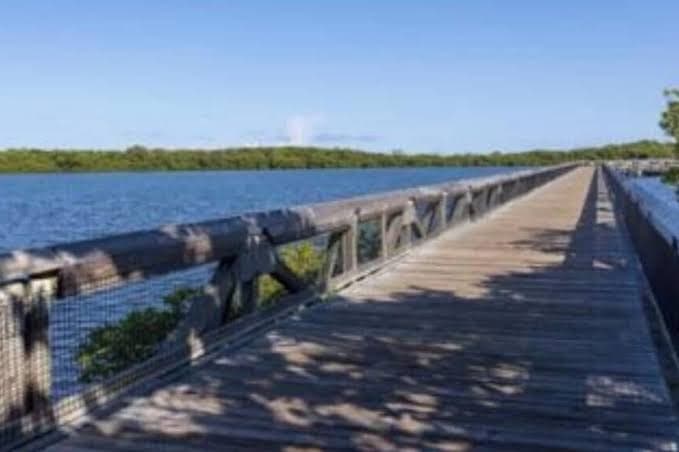 Charming 2-bedroom hotel suites in Riviera Beach with fitness room, WiFi, Hotel in Palm Beach Shores