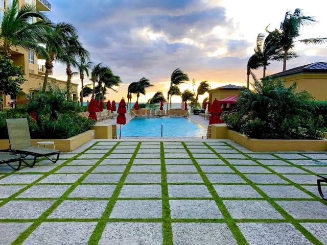 Presidential Penthouse Suite - Palm Beach Singer Island Resort & Spa, Resort in Palm Beach Shores