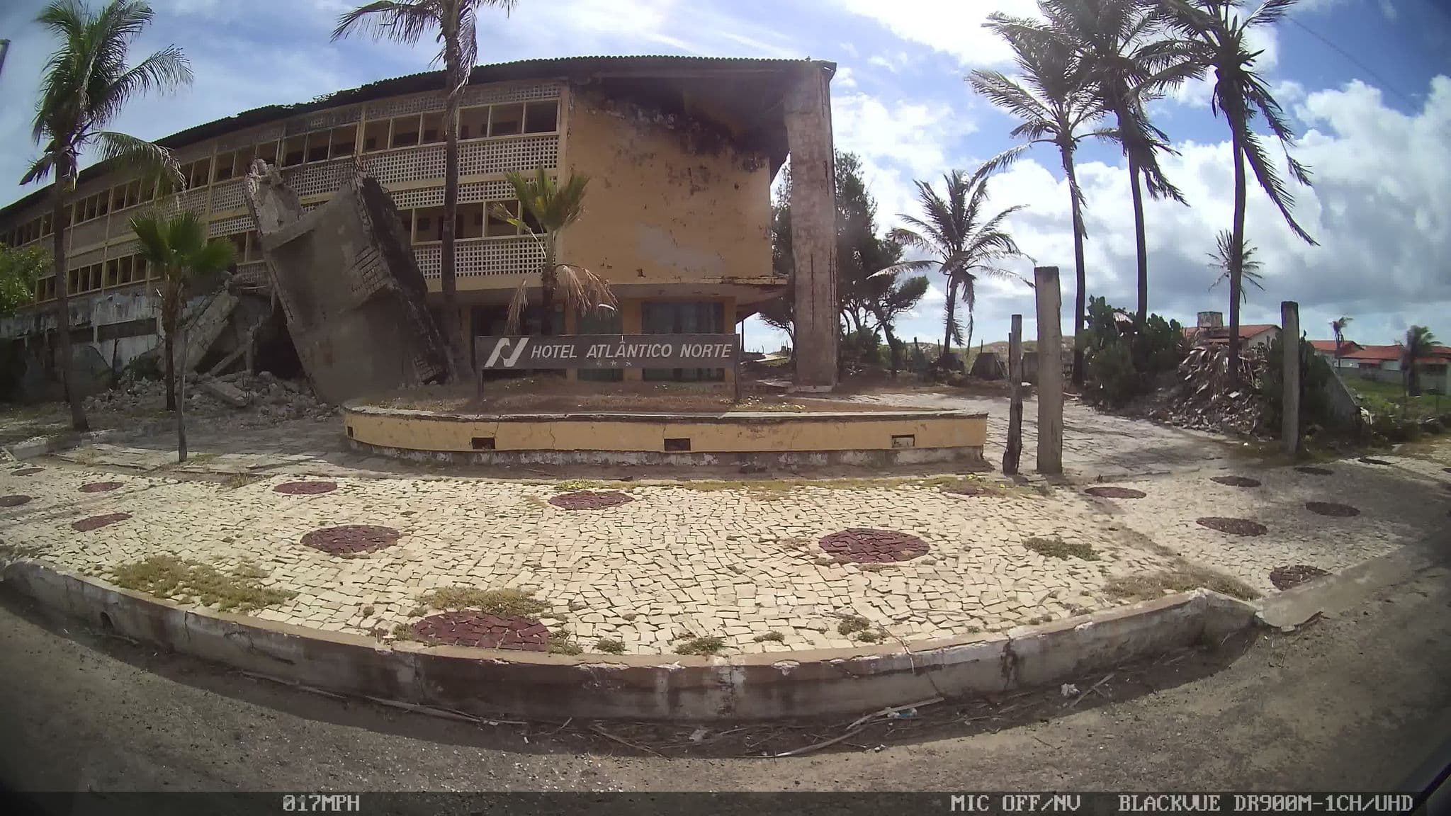 Street view near Hotel Atlântico Norte, Natal — © kaart_4 (CC BY-SA · Mapillary)