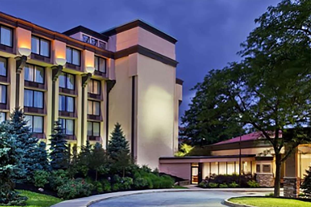Ramada by Wyndham Cleveland Independence, Hotel in Seven Hills