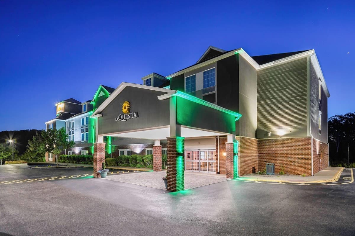 La Quinta Inn & Suites by Wyndham Stonington-Mystic Area, Hotel in Pawcatuck