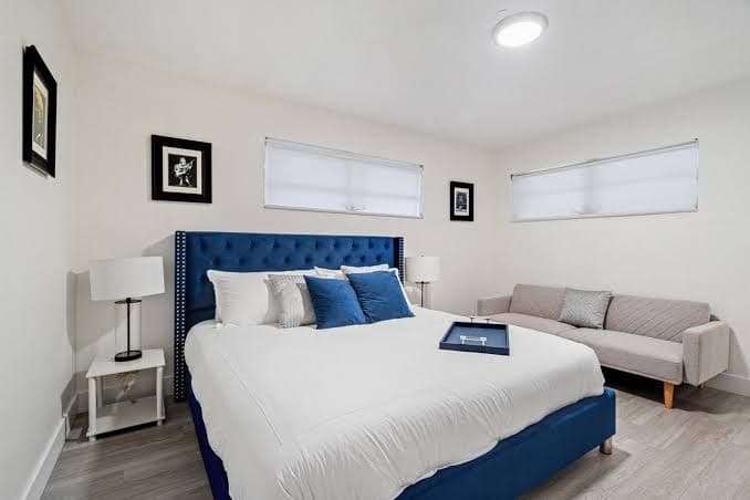 Villa Oasis 3 Miles to Hard Rock Stadium Casino, Guitar Hotel Nearby, Pool, Game Room, Sleeps 12, 15 Min to Beach - Superior Villa, Holiday Home in Pembroke Pines