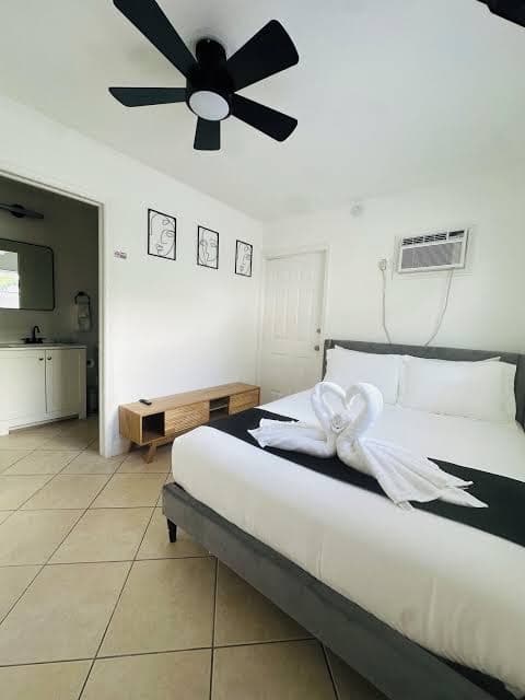 Luxery house/pool/near airport/hard rock casino hotel/downtown Hollywood/beach, Hotel in Pembroke Pines